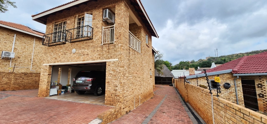 4 Bedroom Property for Sale in Safari Gardens North West